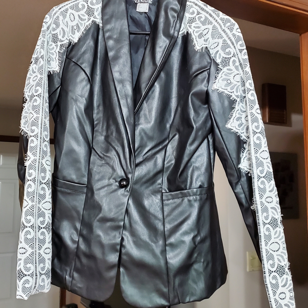 Venus Black and White Women's Jacket